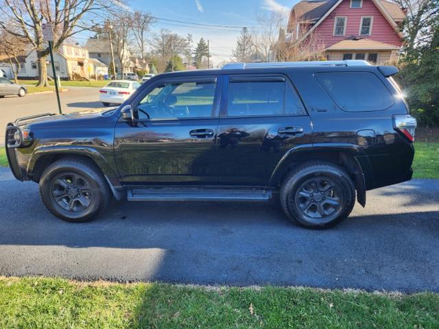 Photo of 2017 Black Toyota 4Runner