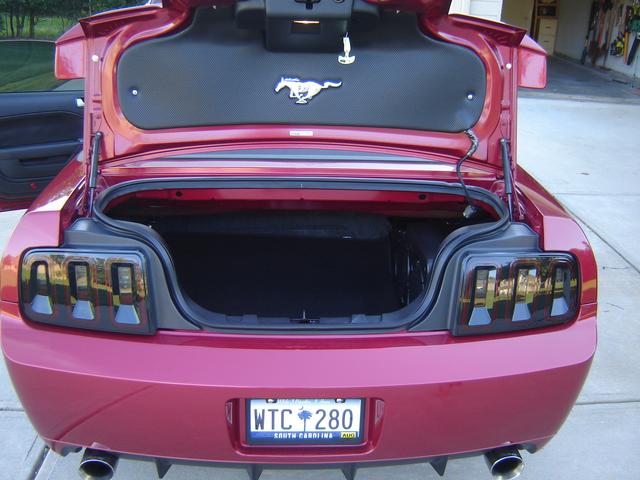 Photo of 2005 Red Ford Mustang