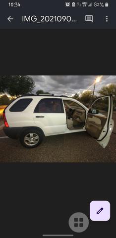 Photo of 2008 White Kia Sportage