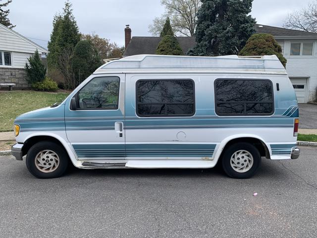 Photo of 1993 White Ford E150