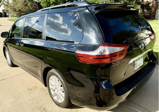 Photo of 2015 Black Toyota Sienna