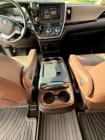 Photo of 2015 Black Toyota Sienna
