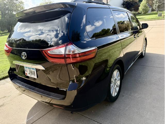 Photo of 2015 Black Toyota Sienna