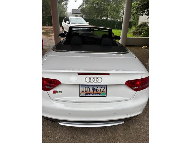 Photo of 2011 White Audi S5