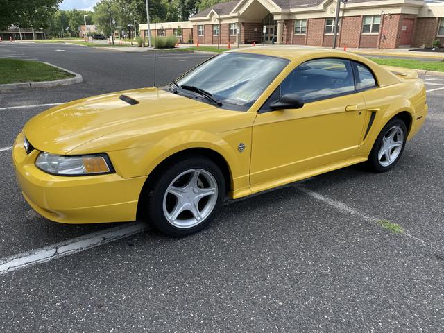 Photo of 1999 Yellow Ford Mustang