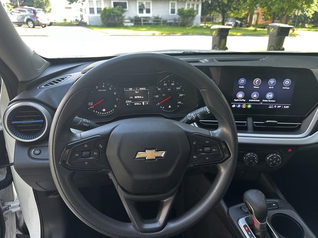 Photo of 2024 White Chevrolet Trax