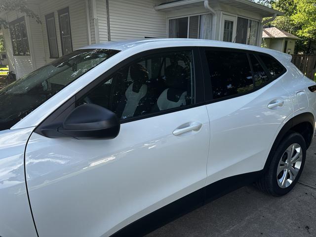 Photo of 2024 White Chevrolet Trax