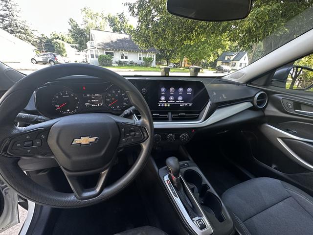 Photo of 2024 White Chevrolet Trax