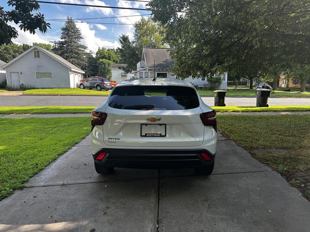 Photo of 2024 White Chevrolet Trax
