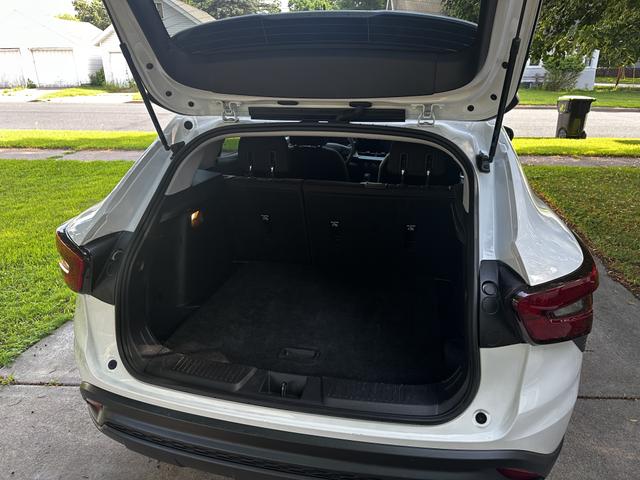Photo of 2024 White Chevrolet Trax