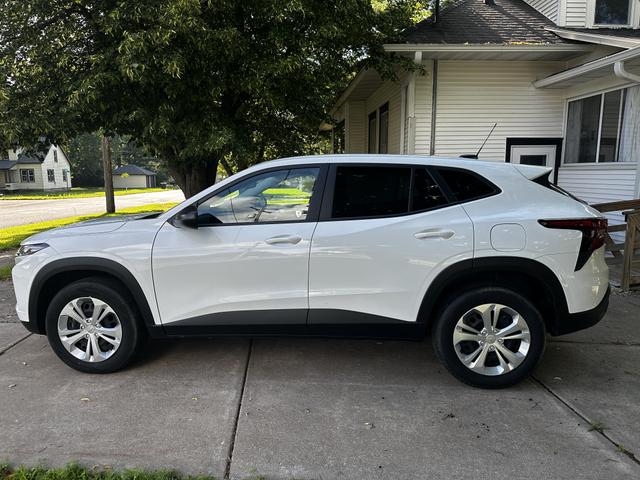 Photo of 2024 White Chevrolet Trax