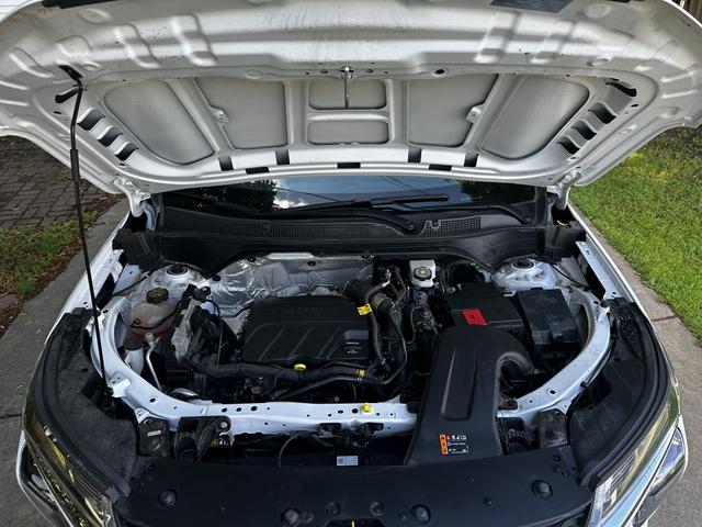 Photo of 2024 White Chevrolet Trax