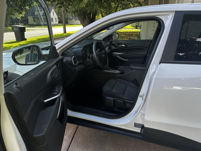 Photo of 2024 White Chevrolet Trax