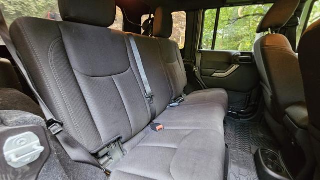 Photo of 2014 Gray Jeep Wrangler Unlimited