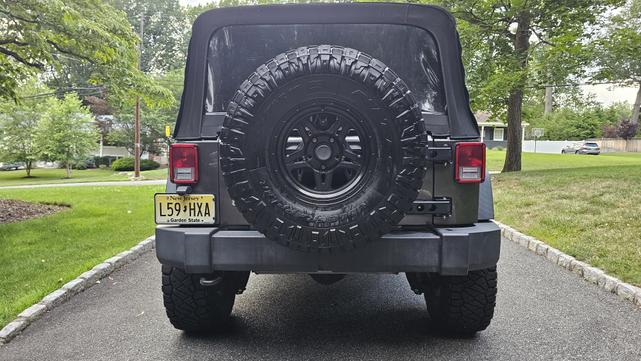 Photo of 2014 Gray Jeep Wrangler Unlimited