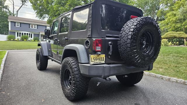 Photo of 2014 Gray Jeep Wrangler Unlimited