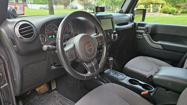 Photo of 2014 Gray Jeep Wrangler Unlimited