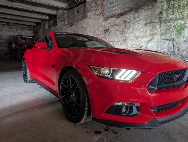 Photo of 2017 Red Ford Mustang