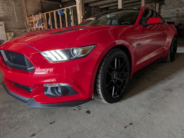Photo of 2017 Red Ford Mustang