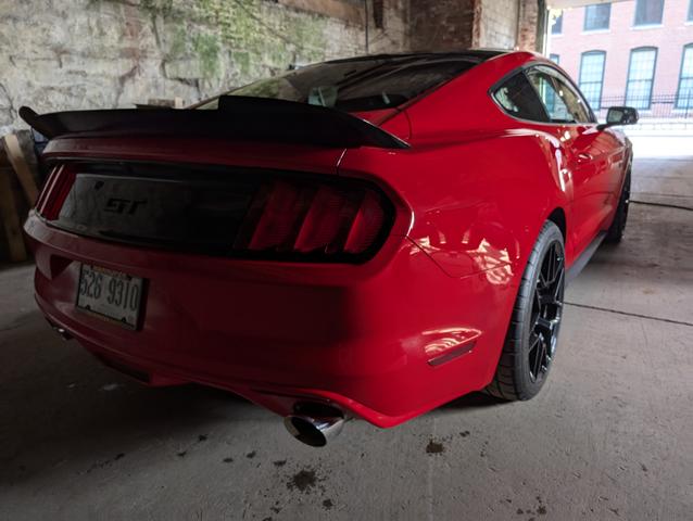 Photo of 2017 Red Ford Mustang