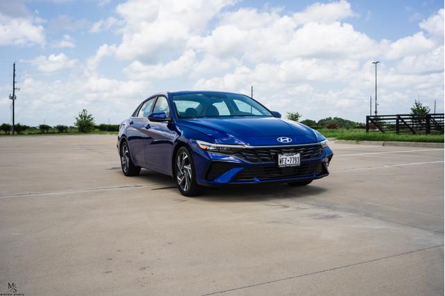 Photo of 2025 Blue Hyundai ELANTRA