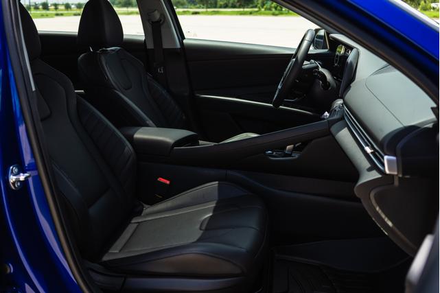 Photo of 2025 Blue Hyundai ELANTRA