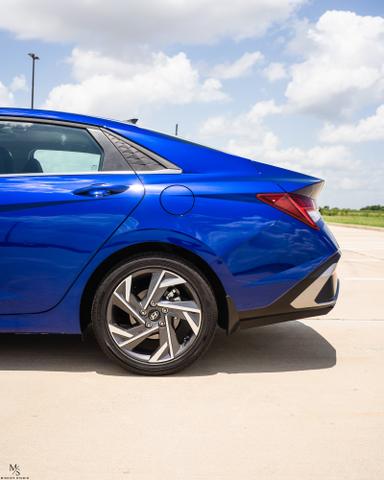 Photo of 2025 Blue Hyundai ELANTRA