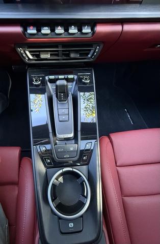 Photo of 2024 White Porsche 911