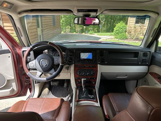 Photo of 2007 Red Jeep Commander
