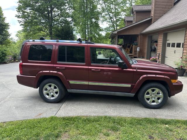 Photo of 2007 Red Jeep Commander
