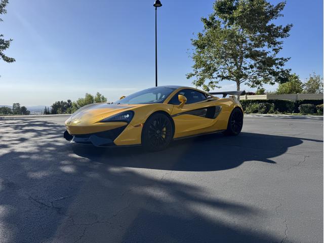 Photo of 2016 Yellow McLaren 570S