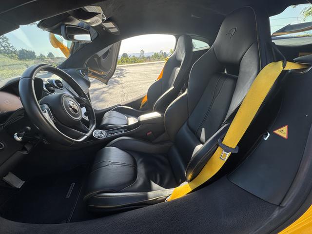 Photo of 2016 Yellow McLaren 570S