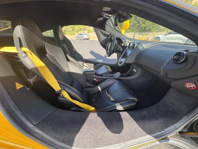 Photo of 2016 Yellow McLaren 570S