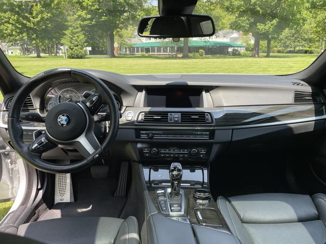 Photo of 2016 Silver BMW 550