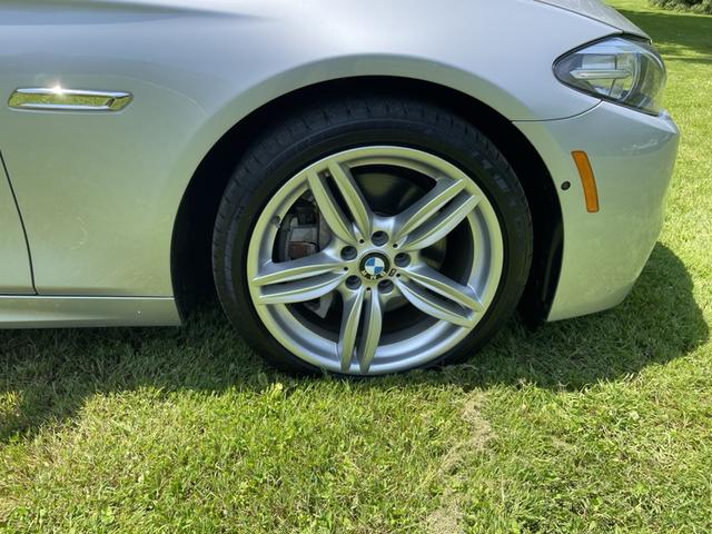 Photo of 2016 Silver BMW 550