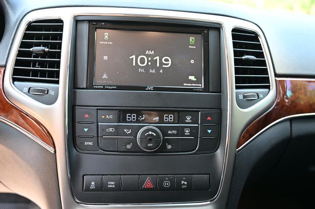 Photo of 2012 Silver Jeep Grand Cherokee