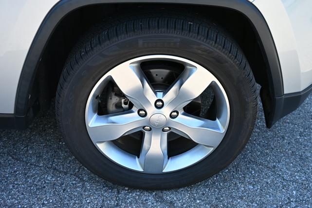 Photo of 2012 Silver Jeep Grand Cherokee
