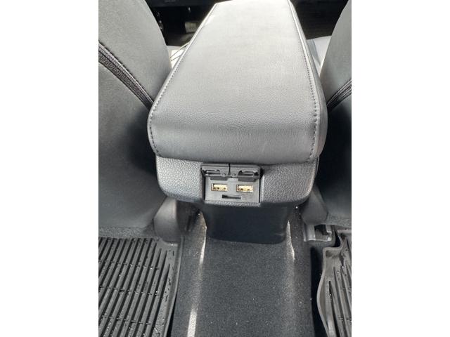 Photo of 2022 White Toyota Prius