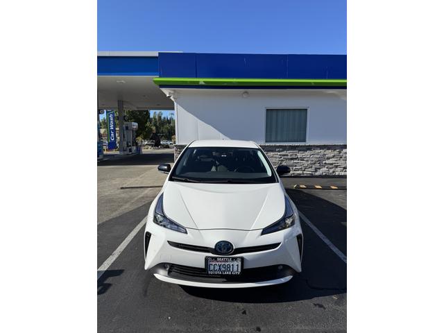 Photo of 2022 White Toyota Prius