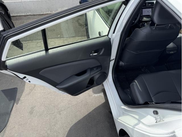 Photo of 2022 White Toyota Prius
