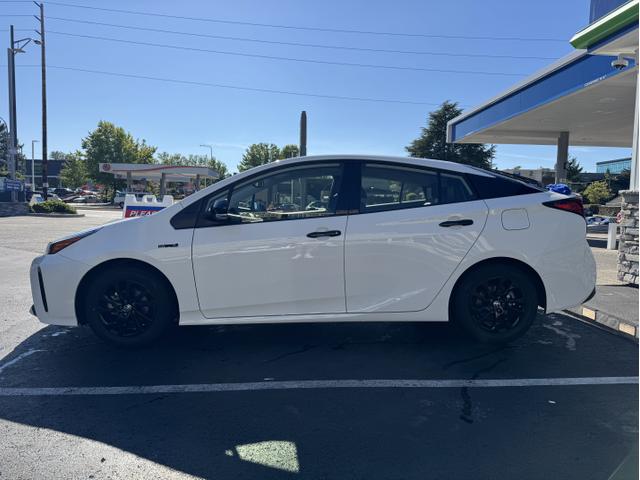 Photo of 2022 White Toyota Prius