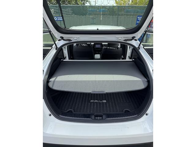 Photo of 2022 White Toyota Prius