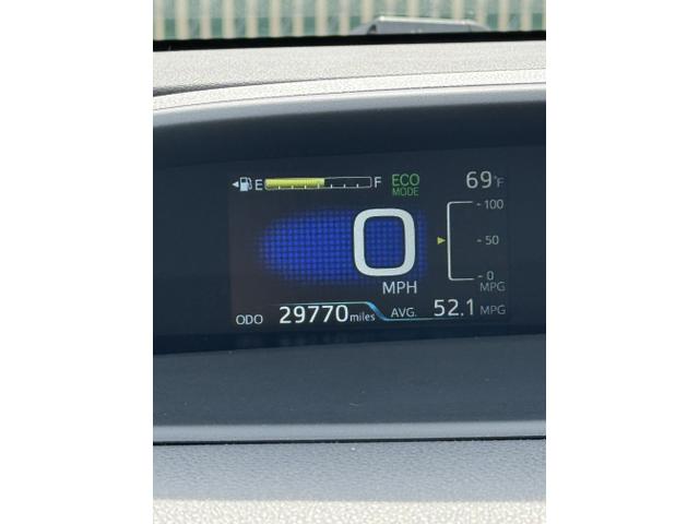 Photo of 2022 White Toyota Prius