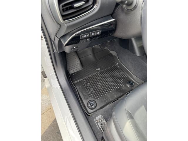 Photo of 2022 White Toyota Prius