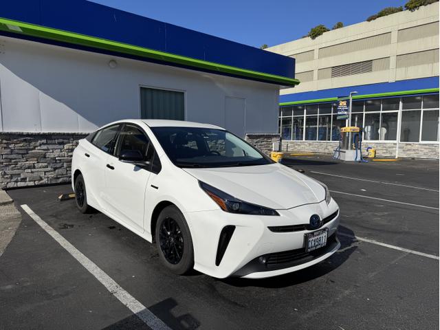 Photo of 2022 White Toyota Prius