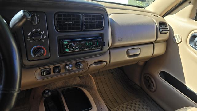 Photo of 1999 Green Dodge Durango