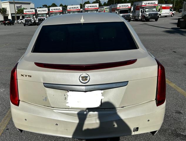 Photo of 2014 White Cadillac XTS