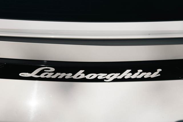 Photo of 2021 White Lamborghini Urus
