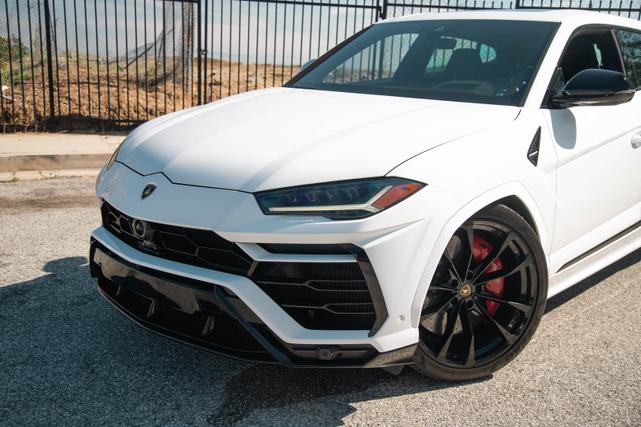 Photo of 2021 White Lamborghini Urus