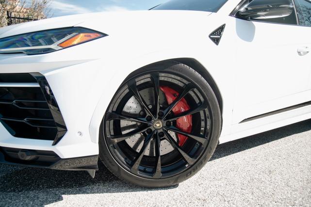Photo of 2021 White Lamborghini Urus
